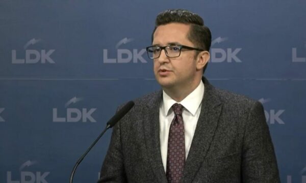 Mustafa e pyet VV’në për ofertën e Abdixhikut me emrin e Vjosa Osmanit:  A i keni 66 vota a jo?