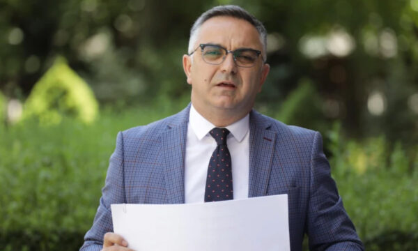 Shteti rrezikohet “edhe kur preken institucionet kushtetuese, jo vetëm nga armiqt”, thotë Tahiri