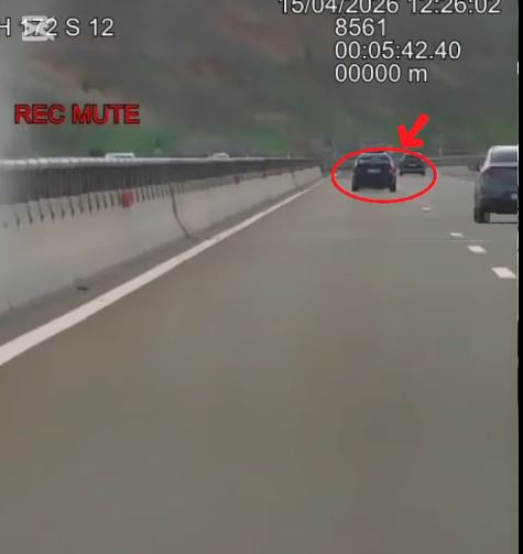Kapet duke vozitur 182 km/h në autostradë, shoferit i ndalohet për tre muaj patenti