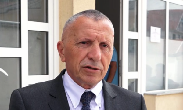 Kamberi thotë se një bankë në Serbi po i refuzon donacionet nga Kosova për shqiptarët