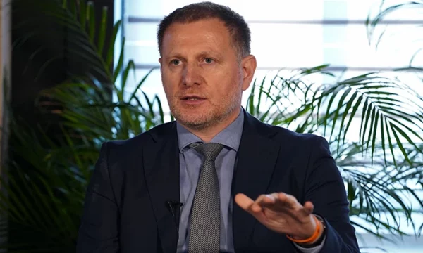 Analisti serb: Kurti e uli nivelin e përfaqësimit me emërimin e Agron Bajramit kryenegociator, Serbia veçse e kishte bërë