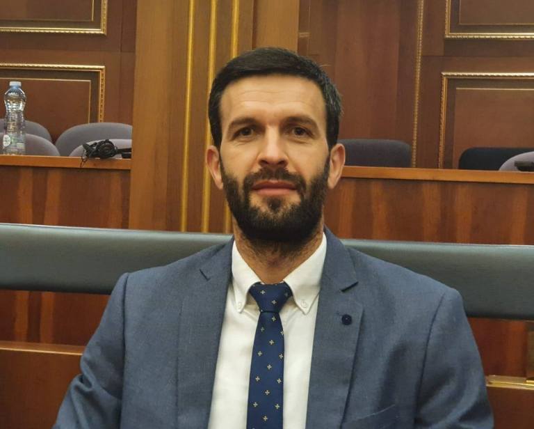 Rrahmani: Mbi 10 milionë euro u paguan nga buxheti për polisa sigurimi për automjetet e mërgimtarëve