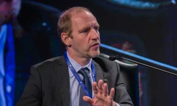 Bieber: Kriza politike në Kosovë dhe dialogu me Serbinë, në ngërç të thellë