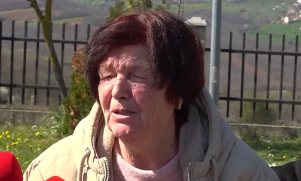 Mes lotëve e dhimbjes, dëshmitarët e kujtuan masakrën e Rezallës
