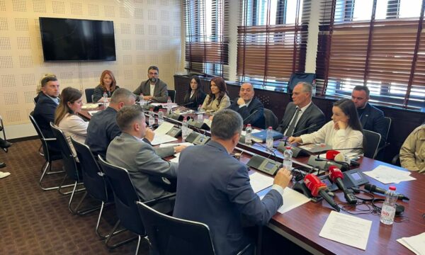 ‘‘I cili shpif për UÇK’në’’, Salihu e PDK’së për Andin Hotin: E ka të vështirë se është i rrethum me Gërvallen, Muratin, Kusarin e Haxhiu