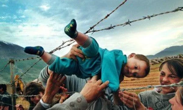 27 vjet nga eksodi i shqiptarëve nga Kosova – Rreth 1 milion shqiptarë u detyruan nga forcat paramilitare serbe të shpërngulen në Shqipëri dhe Maqedoni