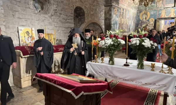 “S’mjafton ta duash Kosovën me fjalë, por edhe me vepra”, Porfirije dje ka arritur në Patriarkanën e Pejës për Pashkët