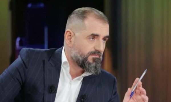 Kriza për president, Çim Peka e quan Kurtin “avanturier marksist”: Po bëhet gjithnjë e më problem për Kosovën