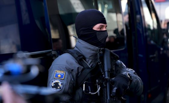 Ekstradohen në Kosovë katër persona të kërkuar ndërkombëtarisht