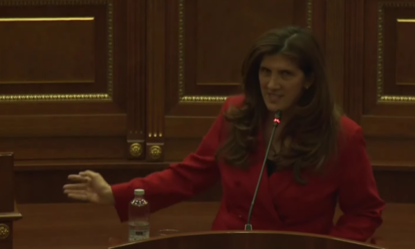 ‘‘E lëshon një grusht miza edhe ik’’, Musliu ironizon me Kurtin: Dashta me falënderu frikacakun, problemi kryesor është qeveria e tij