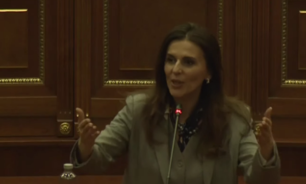Çitaku-deputetëve të VV: Folni edhe që s’po ia qëlloni, bile gaz e gurë s’po gjuani më
