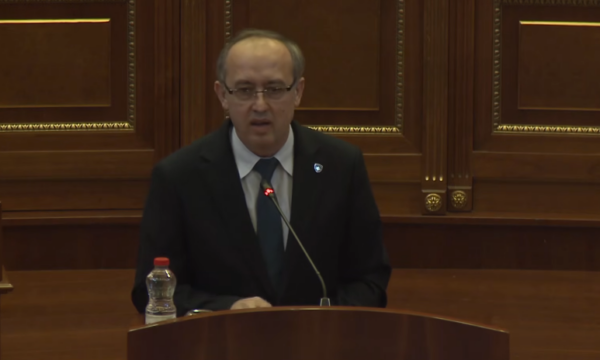 Hoti kritika Qeverisë për mungesë transparence e regres në Dialog: Është kthyer në proces teknik, s’flitet për njohje