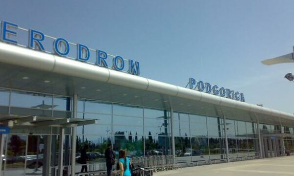 Alarm për bomba në Mal të Zi: Kërcënime në 24 shkolla dhe në Aeroportin e Podgoricës, policia nis kontrollet urgjente