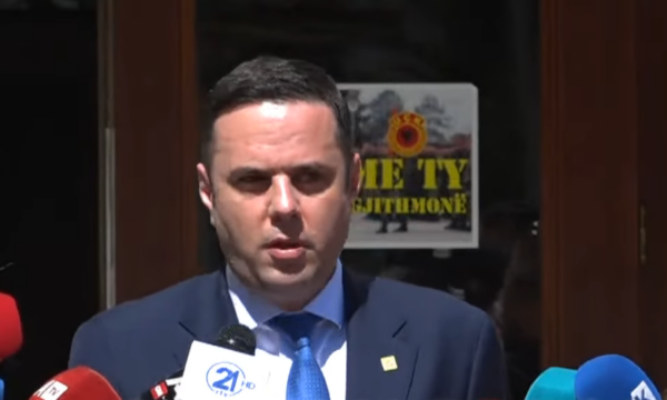 Abdixhiku pas takimit me Kurtin: Po përpiqemi të bëjmë zgjidhje, ende s’diskutuam për pozita, të gjitha s’mund t’i takojnë një partie