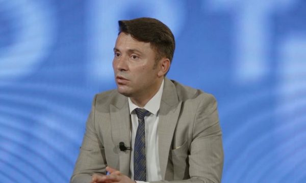 Rrustemi: Ne bënim homazhe, Thaçi dhe Daçiq i vunë bazat e Zajednicës –  po rezistojmë sot sikur 13 vite më parë