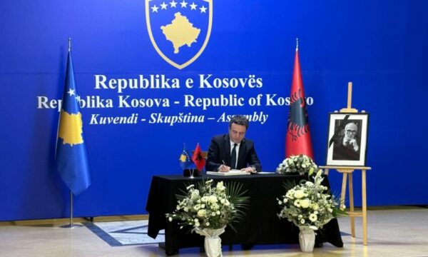 Kurti shkruan në Librin e Zisë për akademikun Rexhep Qosja