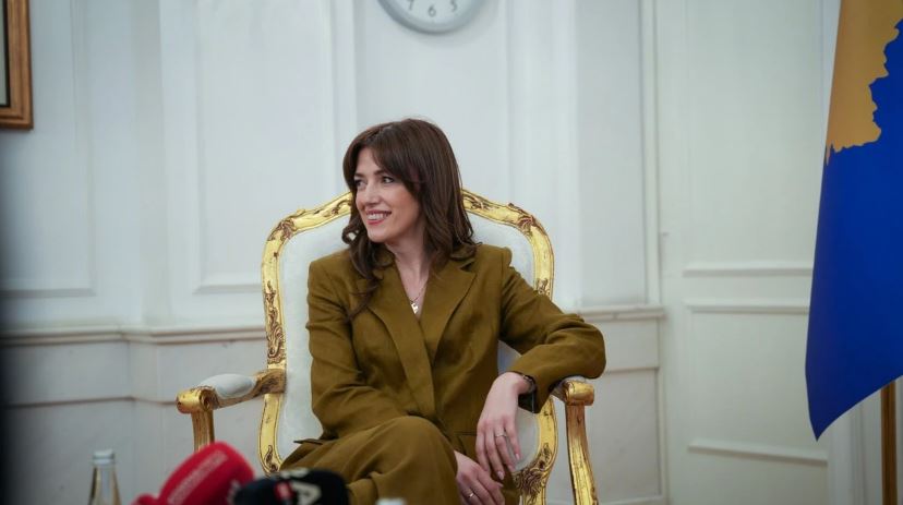Albulena Haxhiu bën ndryshimin e parë si u.d. presidente