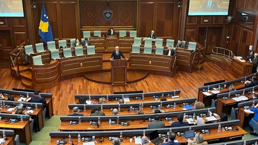 Shtretërit në QKUK, ministri Vitia debaton me deputeten Kadrijaj