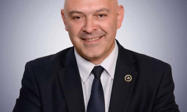 Kush është Ardian Gjini, kandidati i AAK-së për Kryeministër?