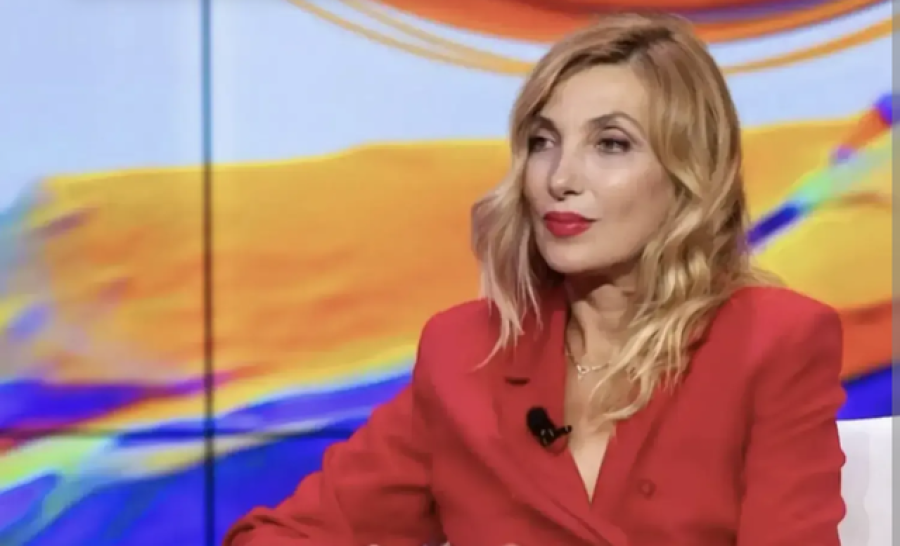 Mozës i ndodh e papritura jashtë Fermës VIP