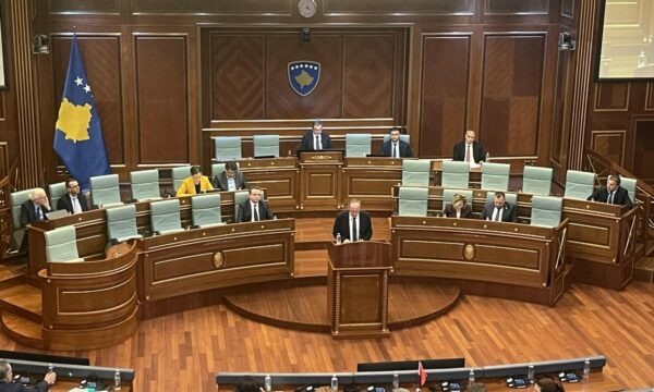 Hoti: Nga 28 shkurti çmimet e derivateve u rriten për 40%, e çuditshme që Qeveria e mori veç një masë