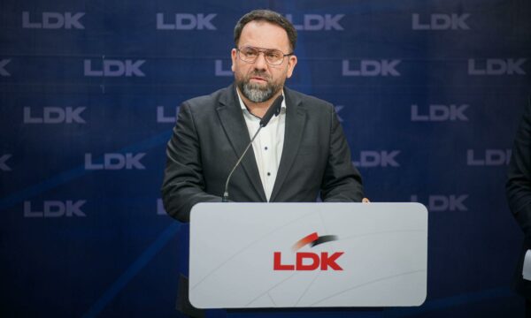 Rukiqi i reagon Kurtit: E ka bë zanat me i fajësu tjerët kur s’din me i bo punët – Republika s’është që krejt pushtetet me i pas një parti