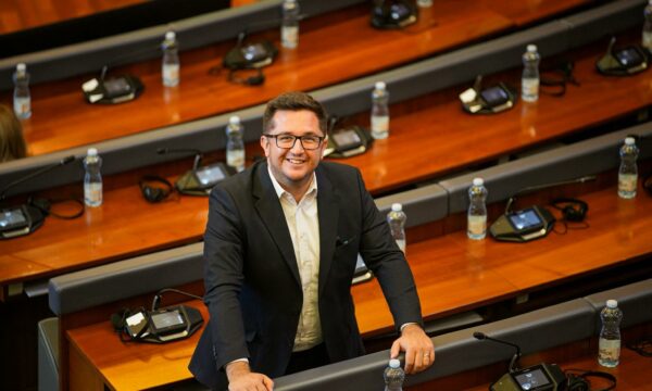 Mustafa nga LDK pas ofertës së re të Kurtit: Le t’i propozojnë tre kandidatë LVV e PDK, i pres deri në mesnatë