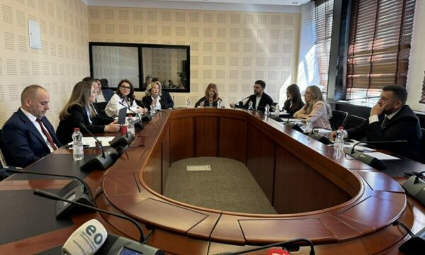 Deputetja serbe nuk përkrah propozimin për raportim të Trendafilovës, Selimi i thotë se mund ta lëshojë mbledhjen