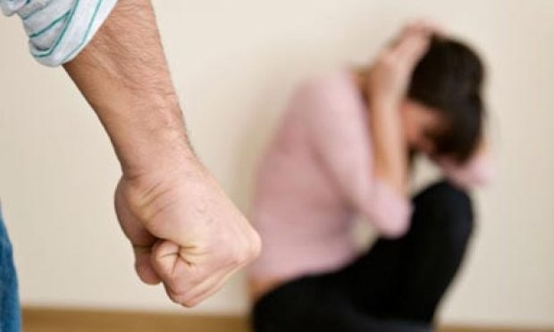 Ushtroi dhunë ndaj bashkëshortes, policia arreston të dyshuarin në Graçanicë