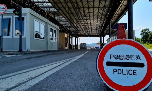 Dogana publikon rregullat e reja – deri në 430 euro mallra pa taksa për udhëtarët
