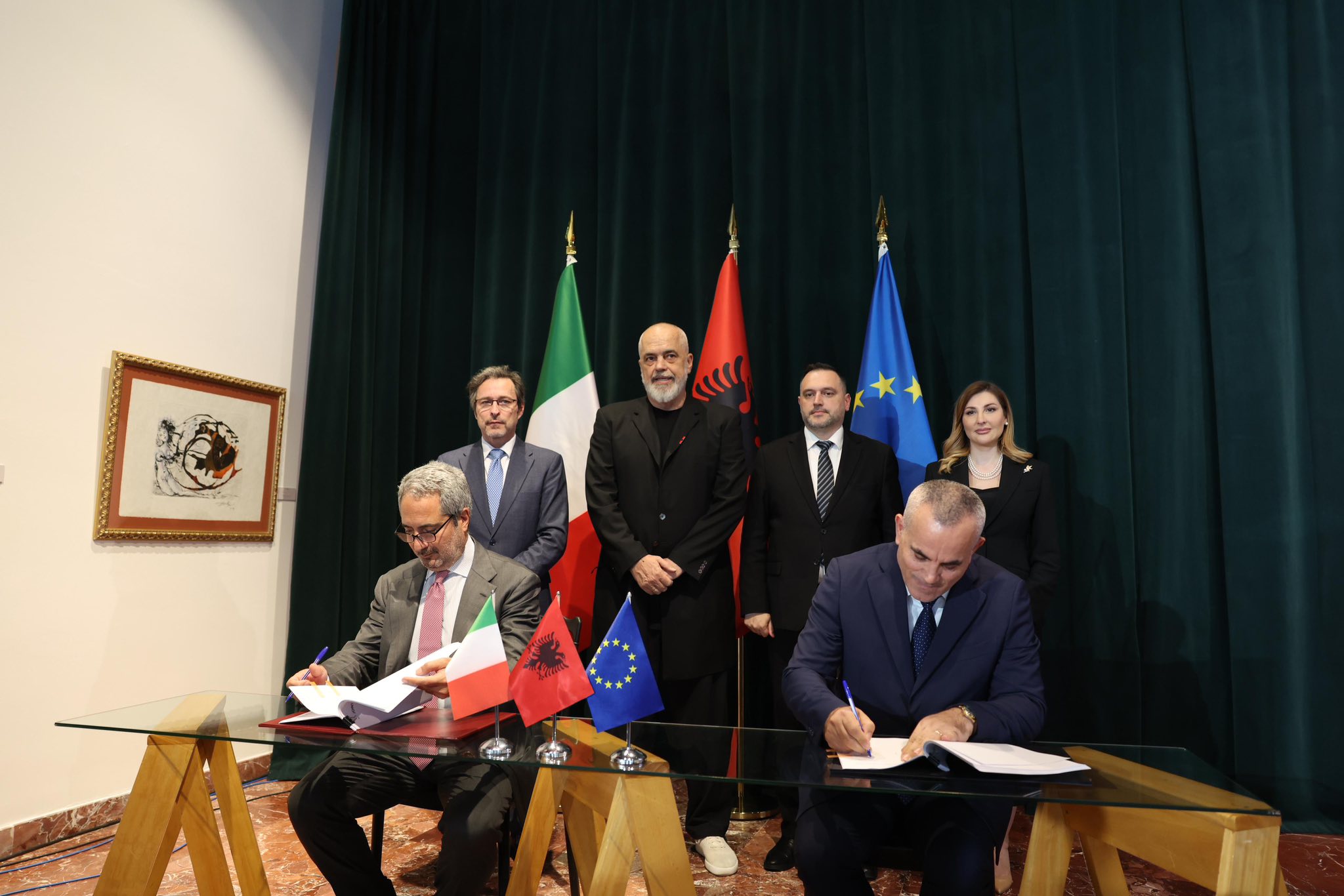 Shqipëria nënshkruan marrëveshje me Italinë për ndërtimin e anijeve luftarake