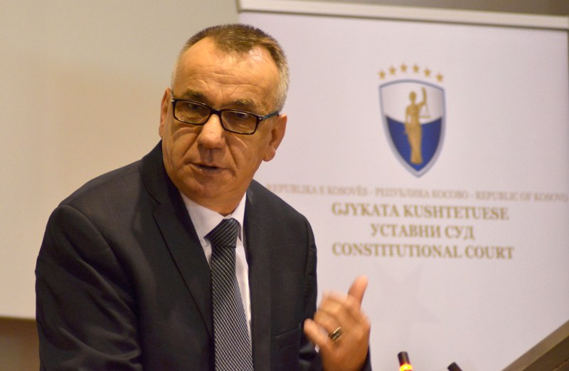 Enver Hasani sqaron se si i kalojnë kompetencat Haxhiut pasi t’i skadojë mandati Vjosa Osmanit