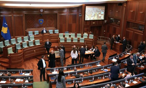 VV paralajmëron edhe një “intesifikim” të përpjekjeve për zgjedhjen e Presidentit, Rexhaj: Do të kalojmë në emra