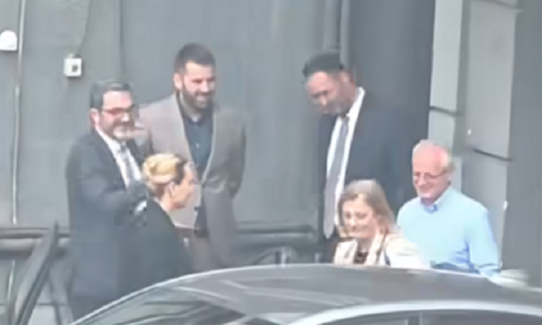 Kandidatja për presidente, Feride Rushiti shihet në ambientet e Kuvendit të Kosovës