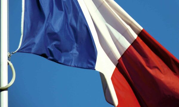Franca rifillon shërbimin ushtarak vullnetar