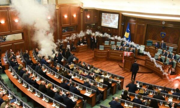Mungojnë ministrja Fitore Pacolli-Dalipi, Drita Millaku dhe deputeti Salih Zyba, dështon seanca për gazin lotsjellës
