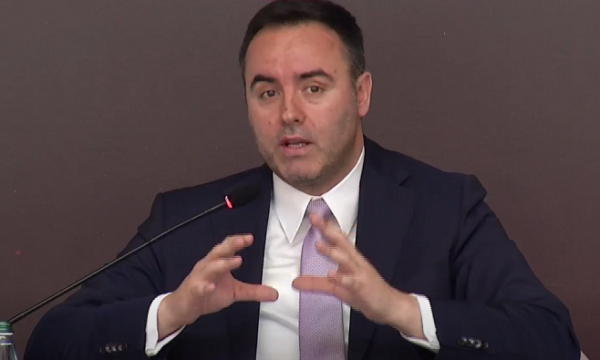 Konjufca propozon dërgimin e mësimdhënësve nga Kosova e Shqipëria për shkollat shqipe në mërgatë