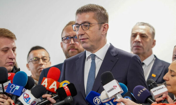 Raportimet se ambasadori maqedonas ka shkaktuar aksident në Rusi i dehur, Mickoski: Nuk disponoj informacione