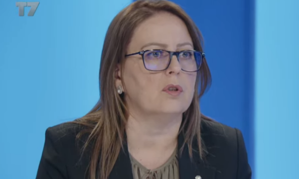Bajrami: Gjithçka që qytetari ka nevojë është bërë më e shtrenjtë, Kurti ka dalë nëpër botë e po shet mend për “stabilitet ekonomik”.