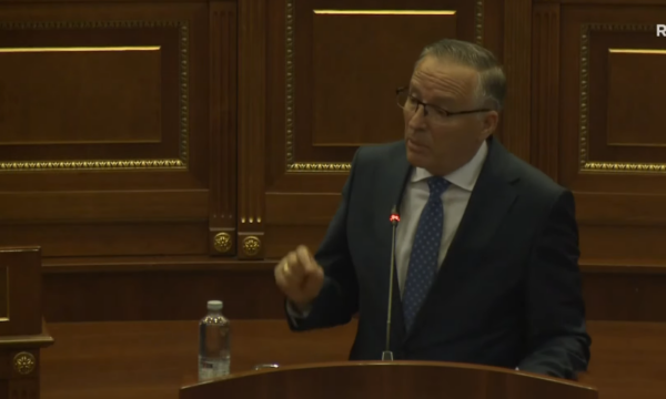 Hamza: Kategoritë sociale duhet të përkrahen me ligj e të nxirren nga ajo gjendje, jo t’iu blihet vota siç bëri Qeveria Kurti