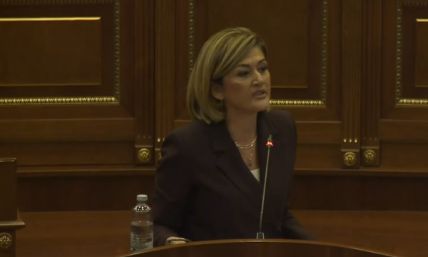 Kusari-Lila e ‘garanton’ çmimin e naftës 1 euro e 83 centë për sot: Ku e shihni që është 2 euro, raportojeni