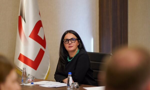 Gazetari Pozhari tha se Jehona Lushaku shiti një banese 9 milionë euro, reagon ashpër deputetja: Ishte gabim teknik