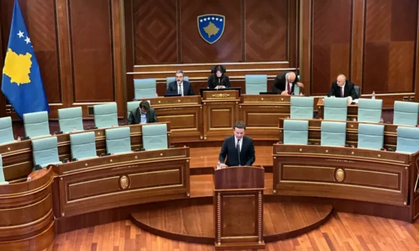 “A e konsideroni si familje martesën mes të njëjtës gjini”, ja si përgjigjet Kurti