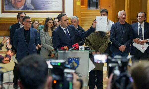 Muhaxheri: Abdixhiku me 15 nënshkrimet ia kalli lojën Vetëvendosjes