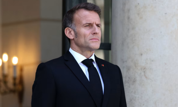Macron kërkon rifillimin e bisedimeve SHBA–Iran për të shmangur përshkallëzimin