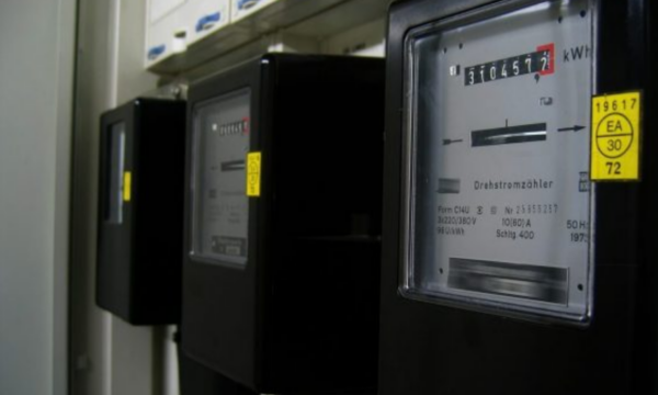 Qytetarët ankohen për çmimin e rrymës, kërkojnë që të ndërrohen matësit