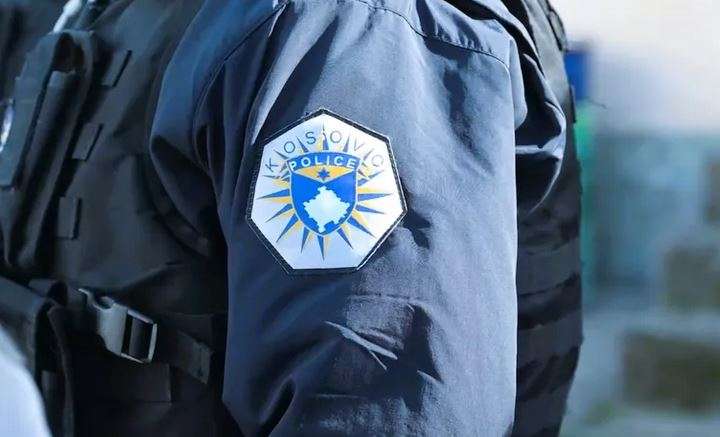 Të shtëna me armë në magjistralen Prishtinë-Ferizaj, qëllohet një veturë