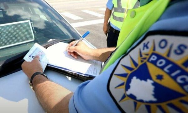 Raporti ditor i Policisë – Afër 2300 gjoba për 24 orë e mbi 50 aksidente trafiku