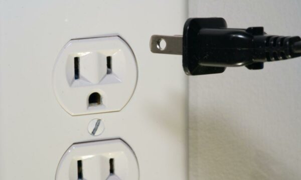 Kursimi i energjisë në Kosovë: Sa kushtojnë pajisjet shtëpiake me tarifa të ulëta dhe të larta