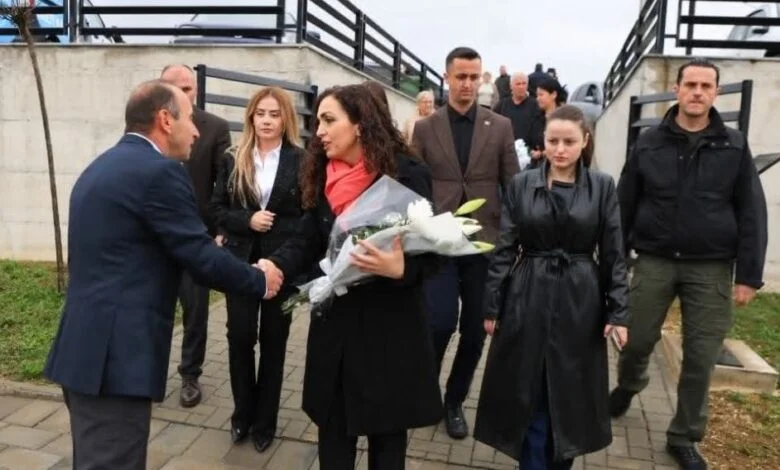 Osmani bën homazhe te varrezat e dëshmorëve në Verboc